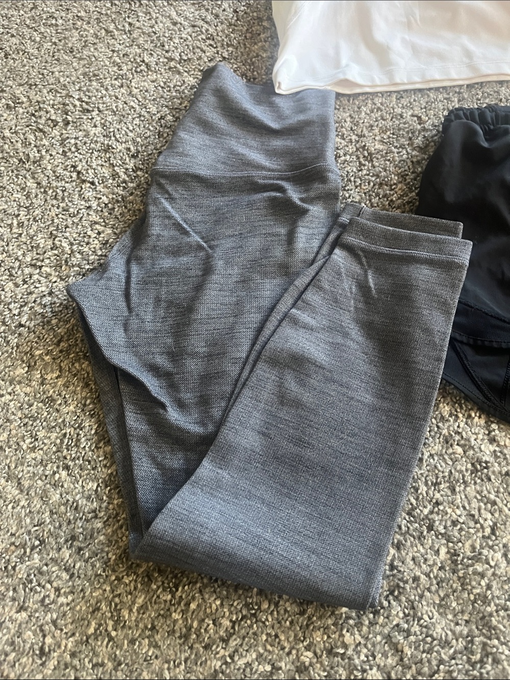 Lululemon Lot Size 6 top, shorts and leggings - Picture 6 of 11